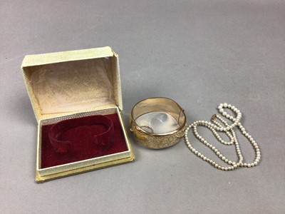 Lot 8 - A LOT OF TWO ROLLED GOLD BANGLES AND A SIMULATED PEARL NECKLACE