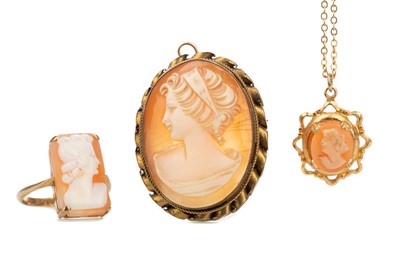 Lot 468 - A CAMEO RING, BROOCH AND PENDANT