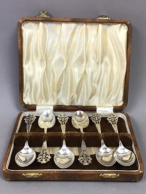 Lot 627 - A SET OF SIX SILVER TEASPOONS