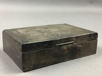 Lot 669 - A SILVER CIGARETTE BOX AND OTHER ITEMS