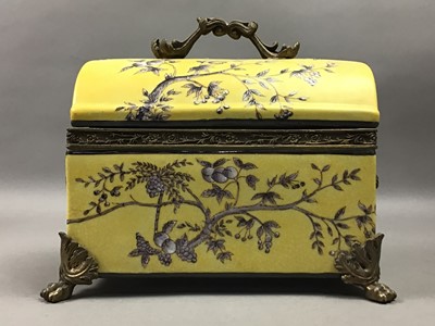 Lot 629 - A REPRODUCTION CERAMIC AND GILT CASKET AND A LIDDED JAR