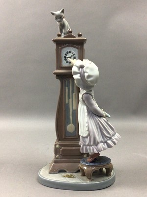 Lot 625 - A LLADRO FIGURE OF 'BEDTIME' AND ANOTHER