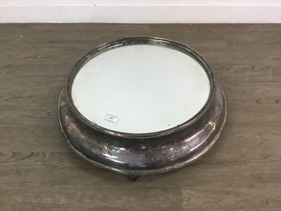 Lot 642 - A PLATED CIRCULAR CAKE STAND