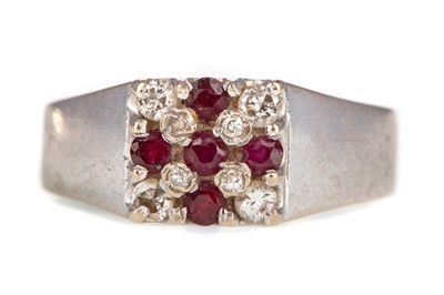 Lot 491 - A RUBY AND DIAMOND RING