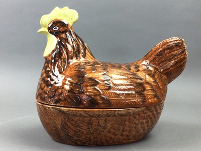 Lot 713 - A CERAMIC HEN AND OTHER ITEMS