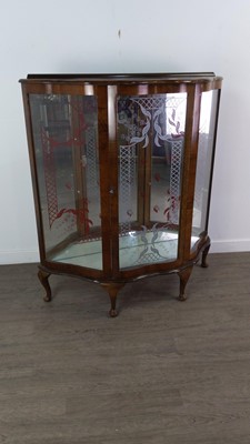 Lot 165A - AN EARLY 20TH CENTURY WALNUT DISPLAY CABINET