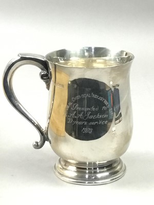 Lot 780 - A SILVER TANKARD AND OTHER PLATED ITEMS