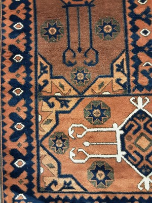 Lot 829 - A PAKISTANI HAND-KNOTTED WOOL CARPET