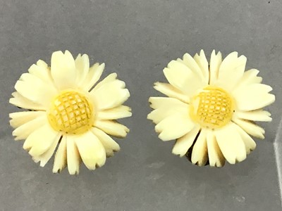 Lot 113 - A LOT OF COSTUME JEWELLERY