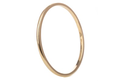 Lot 504 - A NINE CARAT GOLD BANGLE