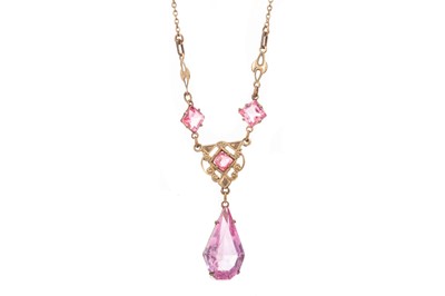 Lot 514 - A PINK PASTE NECKLET