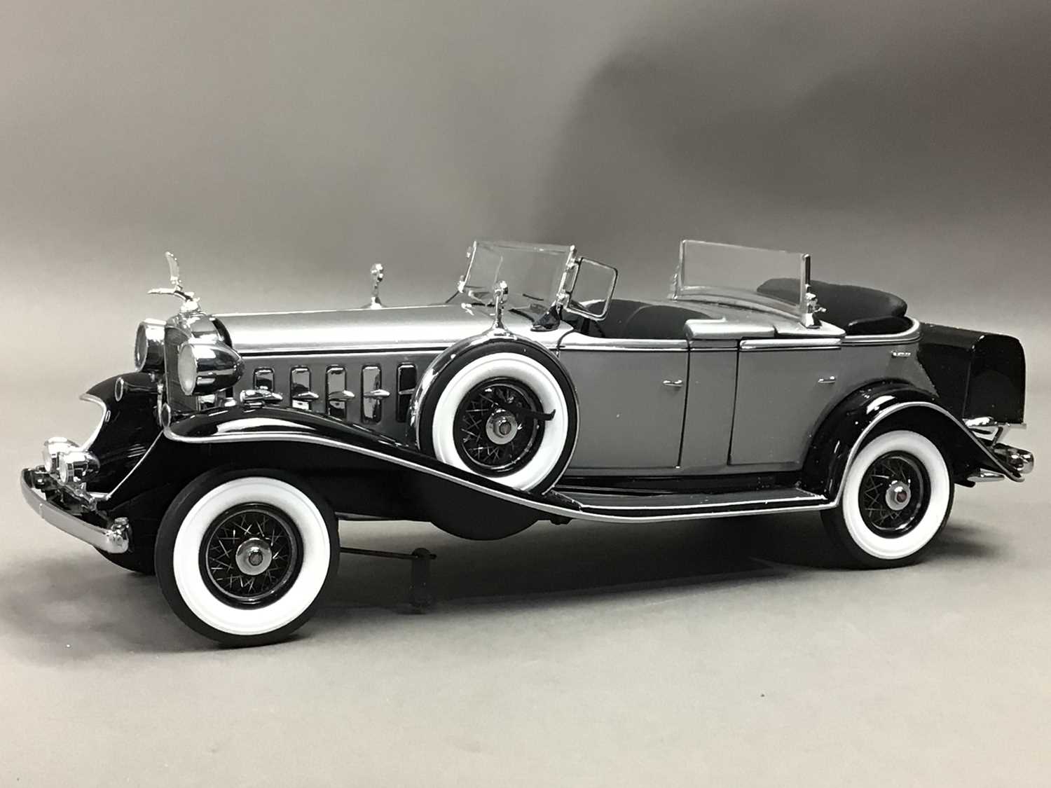 Lot 981 - DANBURY MINT