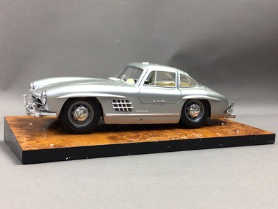 Lot 989 - THREE DIE-CAST SCALE MODELS