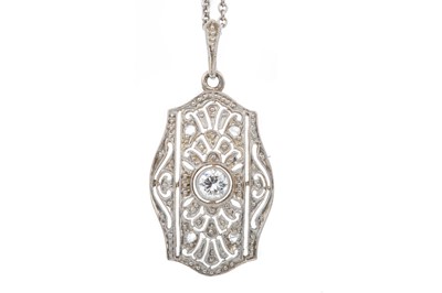 Lot 526 - A DIAMOND PLAQUE PENDANT