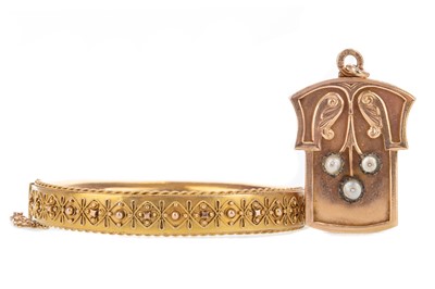 Lot 530 - A GOLD BANGLE AND A LOCKET