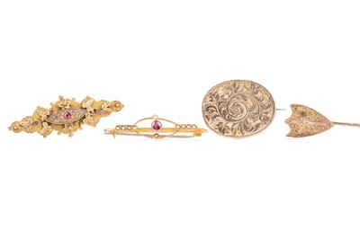 Lot 538 - A COLLECTION OF BROOCHES, STICK PIN AND PAIR OF EARRINGS