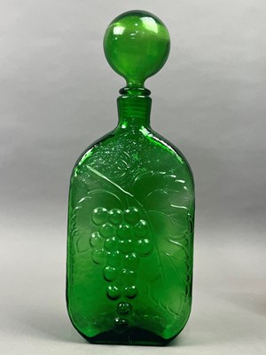Lot 118 - A STUDIO GLASS VASE AND OTHER GLASS ITEMS