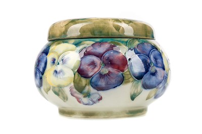 Lot 879 - A WILLIAM MOORCROFT PANSY PATTERN POWDER BOWL