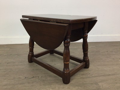 Lot 77 - A SMALL OAK DROP LEAF SIDE TABLE AND A PAIR OF DINING CHAIRS
