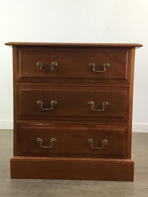 Lot 202 - A REPRODUCTION THREE DRAWER CHEST