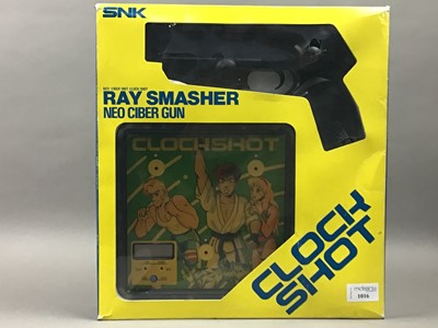 Lot 1016 - AN SNK NEO CIBER UNIT RAY SMASHER CLOCKSHOT NEO CIBER GUN SET