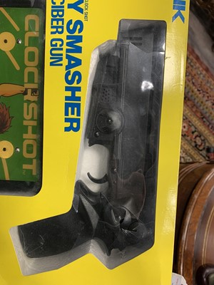 Lot 1016 - AN SNK NEO CIBER UNIT RAY SMASHER CLOCKSHOT NEO CIBER GUN SET