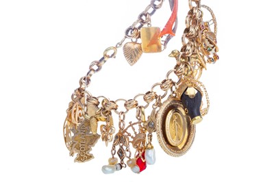 Lot 549 - A GOLD CHARM BRACELET