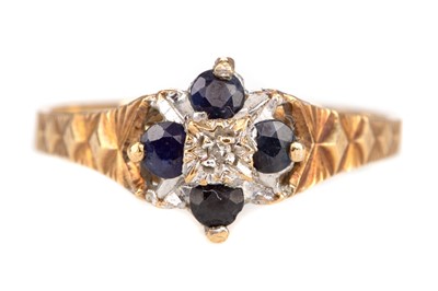 Lot 558 - A SAPPHIRE AND DIAMOND RING