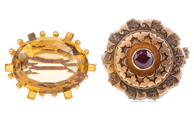 Lot 561 - A CITRINE BROOCH AND A MOURNING BROOCH