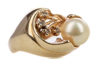 Lot 563 - A FAUX PEARL AND DIAMOND RING