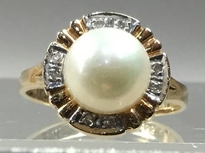 Lot 167 - A SIMULATED PEARL AND DIAMOND RING