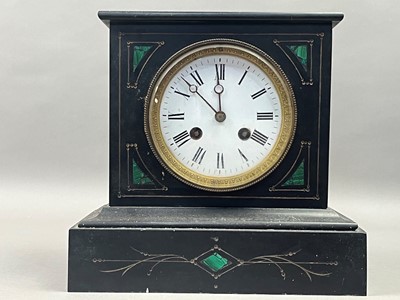 Lot 264 - AN EARLY 20TH CENTURY SLATE MANTEL CLOCK