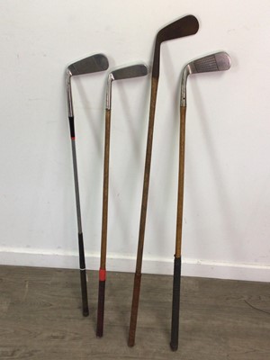 Lot 286 - A GROUP OF HICKORY AND STEEL SHAFTED GOLF CLUBS