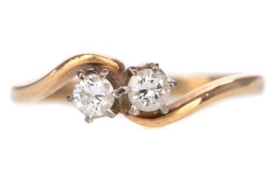 Lot 535 - A DIAMOND TWO STONE RING