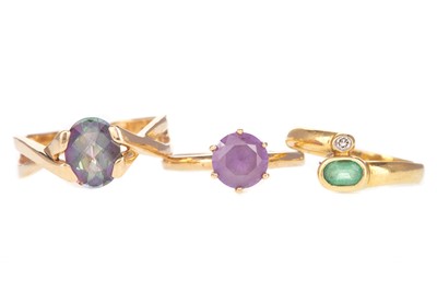 Lot 539 - THREE GEM SET RINGS