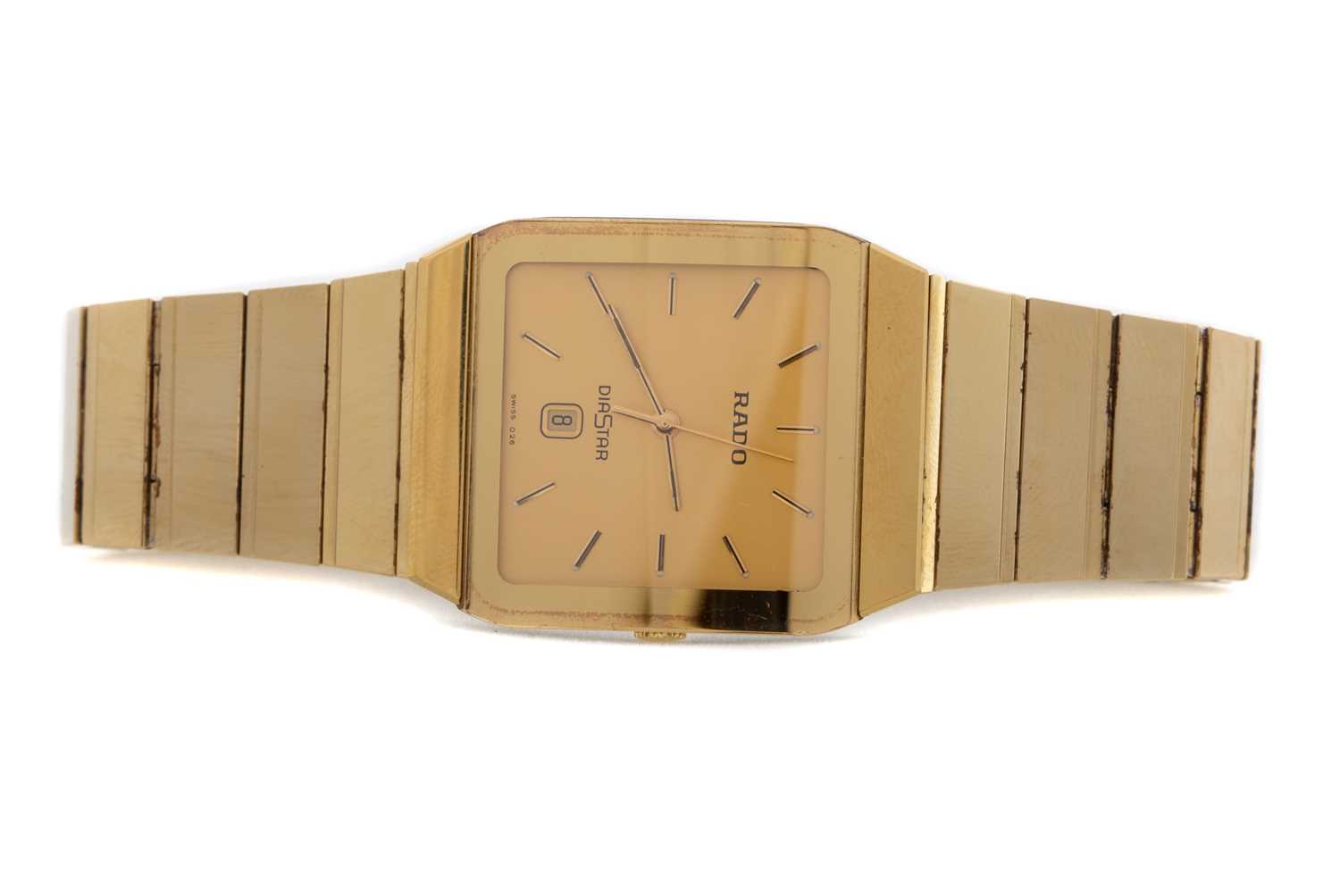 Lot 866 - A GENTLEMAN'S RADO DIASTAR GOLD PLATED QUARTZ WRIST WATCH