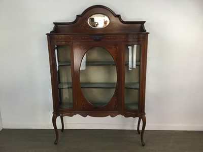 Lot 212 - AN EDWARDIAN MAHOGANY DISPLAY CABINET