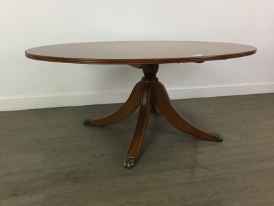 Lot 248 - A MAHOGANY OVAL COFFEE TABLE