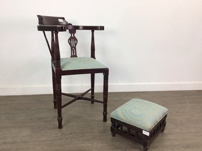 Lot 368 - AN EDWARDIAN MAHOGANY CORNER CHAIR AND A FOOTSTOOL