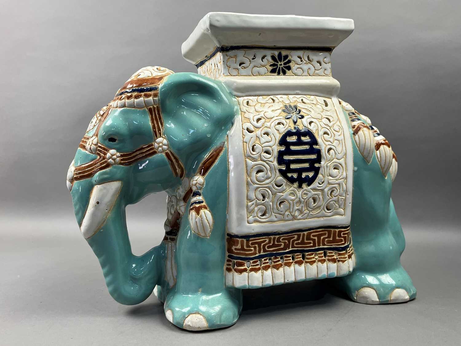 Lot 370 - MODERN CHINESE CERAMIC VERANDAH SEAT