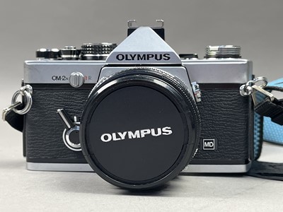 Lot 385 - A GROUP OF VINTAGE CAMERAS