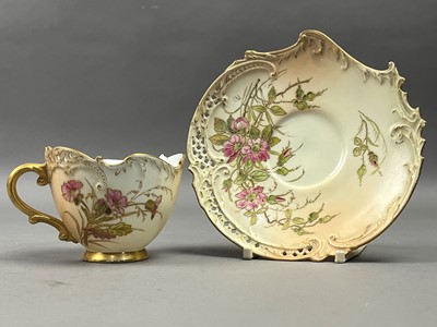 Lot 315 - A ROYAL WORCESTER CUP AND OTHER ITEMS