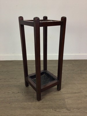 Lot 252 - A FOUR DIVISION STICK STAND