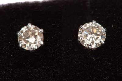 Lot 521 - A PAIR OF DIAMOND STUD EARRINGS