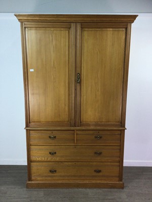 Lot 398 - A VICTORIAN LINEN PRESS