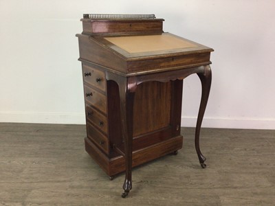 Lot 844 - A LATE VICTORIAN MAHOGANY DAVENPORT