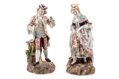 Lot 845 - A PAIR OF LATE 19TH/EARLY 20TH CENTURY CONTINENTAL PORCELAIN FIGURES