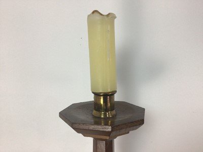 Lot 846 - AN EARLY 20TH CENTURY OAK CANDLE STAND