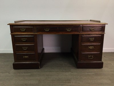 Lot 847 - A LATE 19TH/EARLY 20TH CENTURY MAHOGANY TWIN PEDESTAL DESK