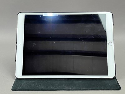 Lot 517 - AN IPAD PRO